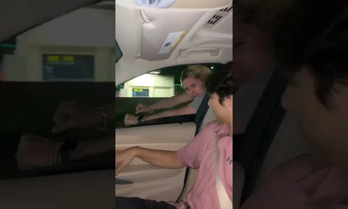 Când Superman se trage întâmplător pe tine 💀 - video