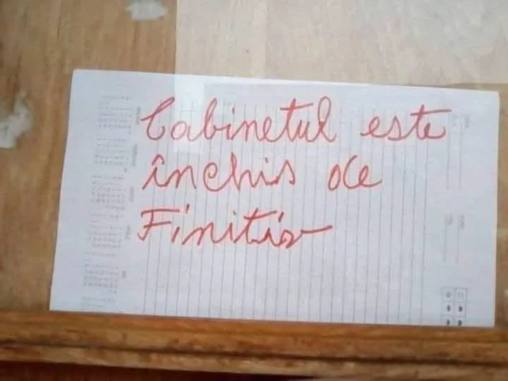 Cabinetul este închis de finitior